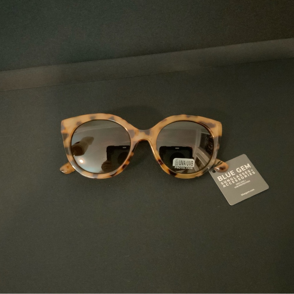 Tortoise Shell Sunglasses - Picture 3 of 3